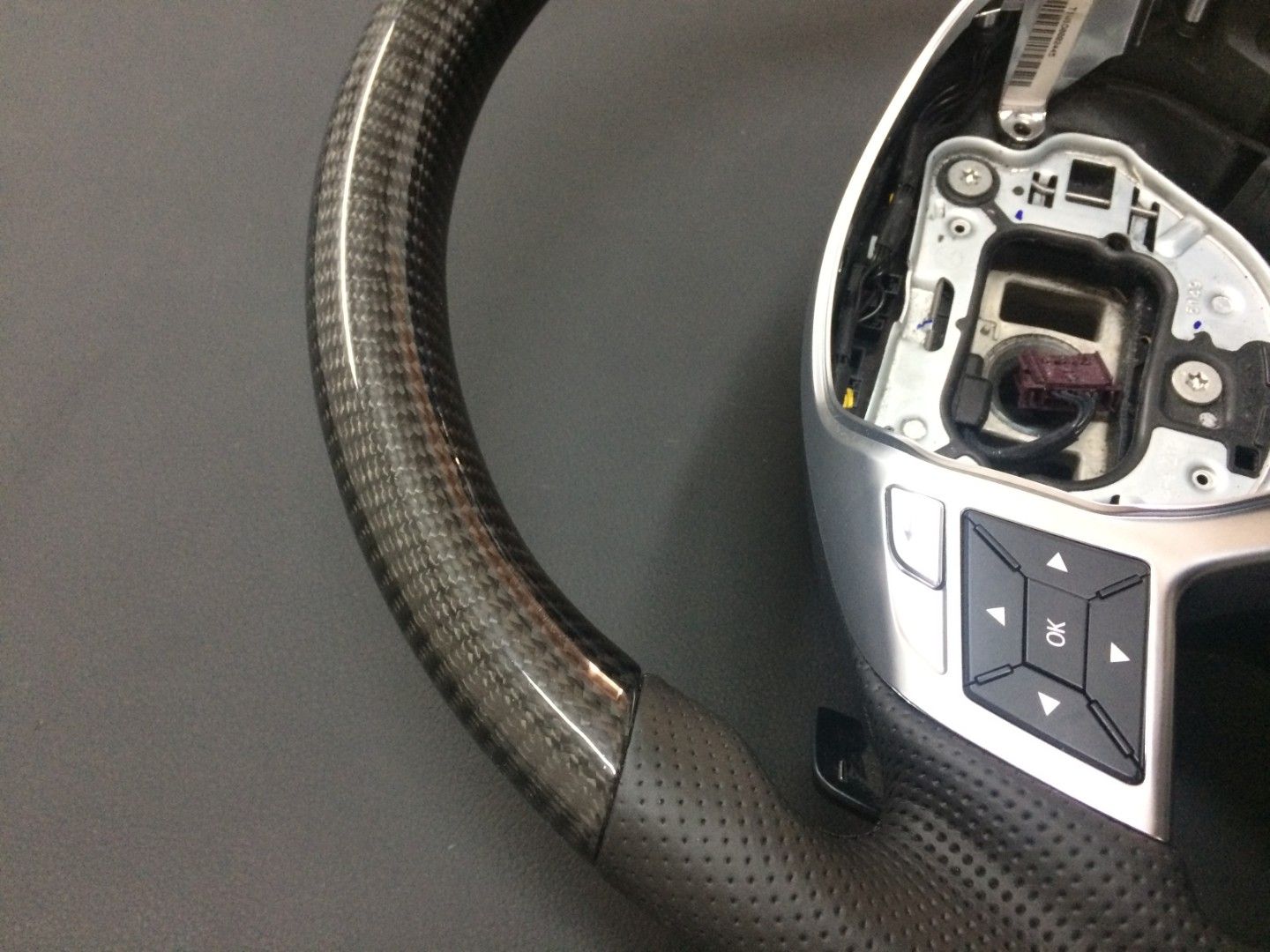 Mercedes-Benz E-Class G-Class GL ML W166 X166 W463 Steering Wheel Carbon Leather