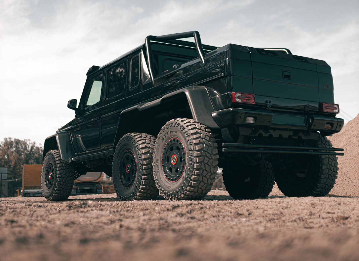 Mercedes-Benz W463 G-Class Black Stainless Steel Rear Skid Plate with Pipes