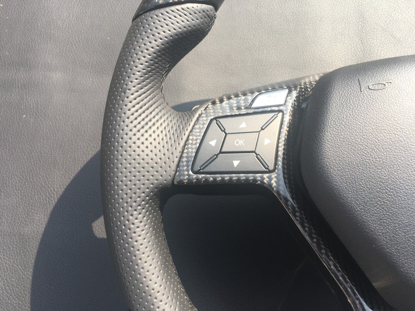 Mercedes-Benz E-Class CLS SLK W172 W212 W218 Steering Wheel Carbon Leather