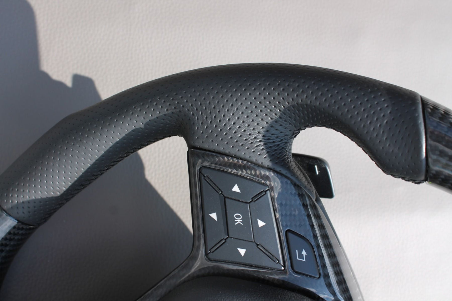 Mercedes-Benz C CLS SLK E-Class W207 W212 W172 W218 W204 Steering Wheel Carbon Leather