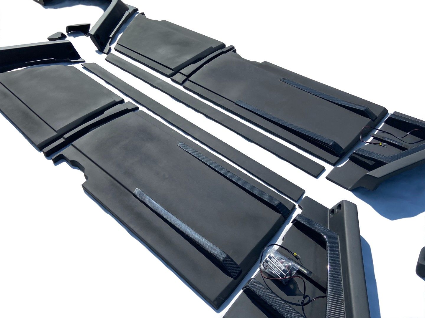 Brabus Style Fiberglass Widestar Body Kit with Carbon Elements for Mercedes-Benz G-Class W463 (23 elements)