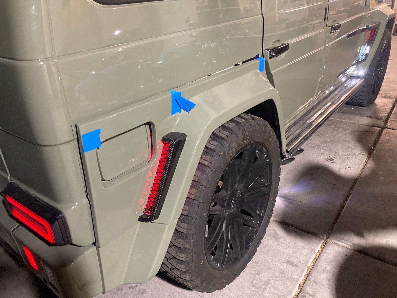 Brabus Style Fiberglass Widestar Body Kit with Carbon Elements for Mercedes-Benz G-Class G Wagon W463 3-door (16 elements)