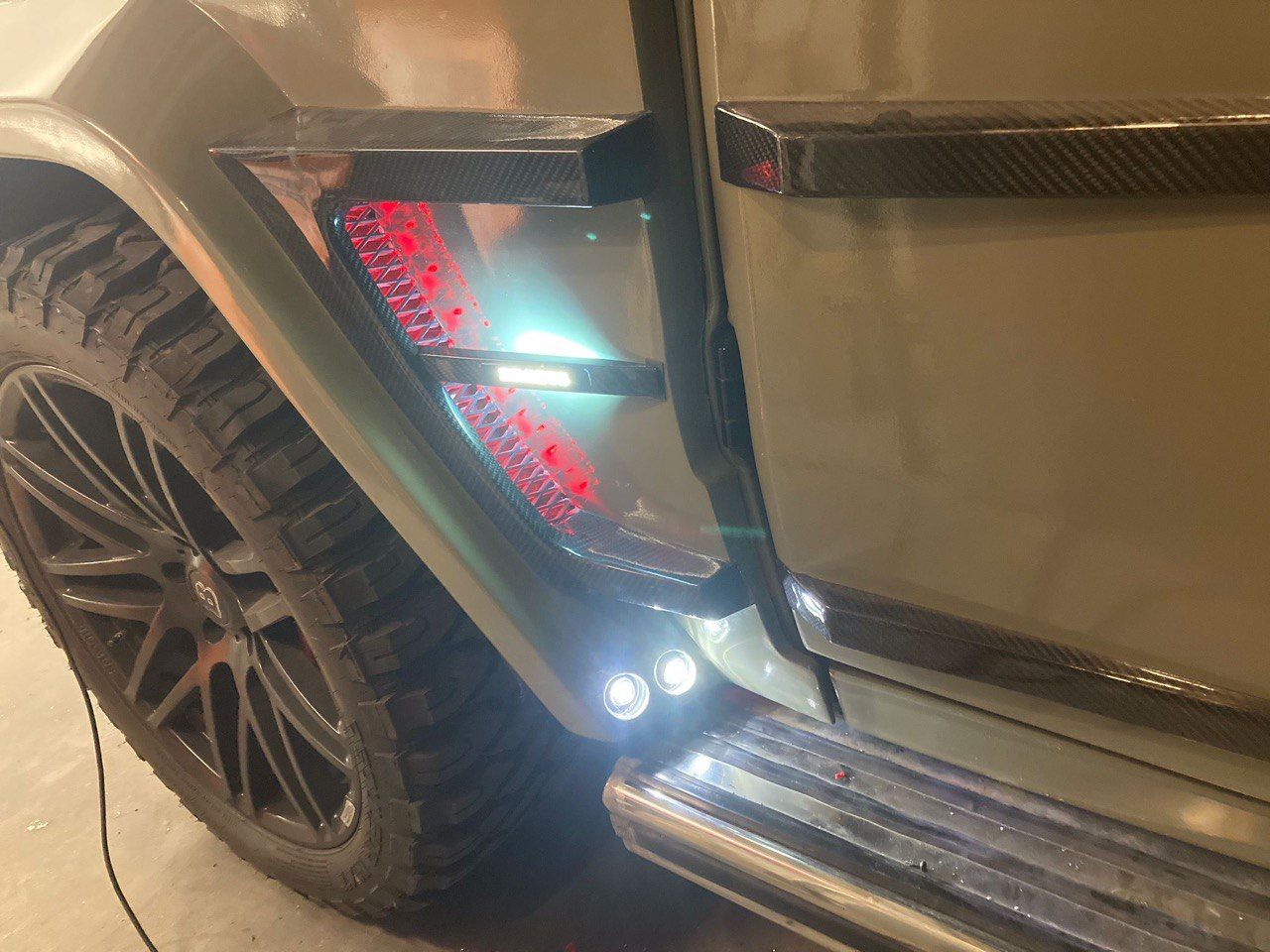 Brabus Style Fiberglass Widestar Body Kit with Carbon Elements for Mercedes-Benz G-Class G Wagon W463 3-door (16 elements)