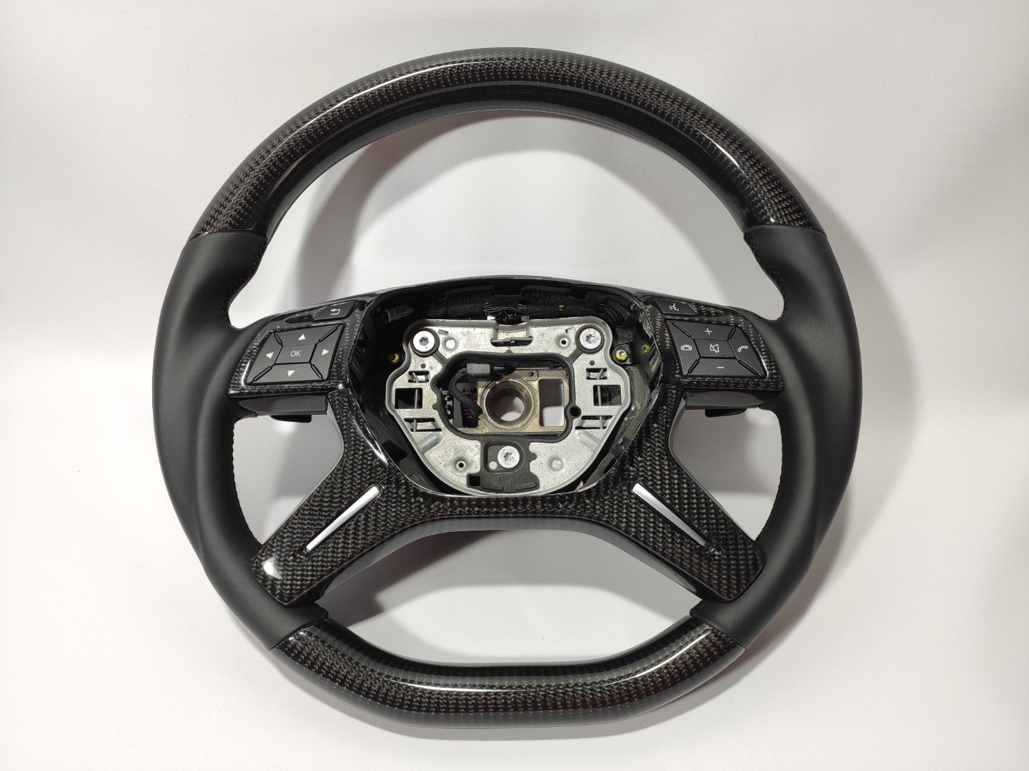 Mercedes-Benz ML W166 GL GLS GLE W292 G W463 W212 E Steering Wheel Leather Carbon Fiber