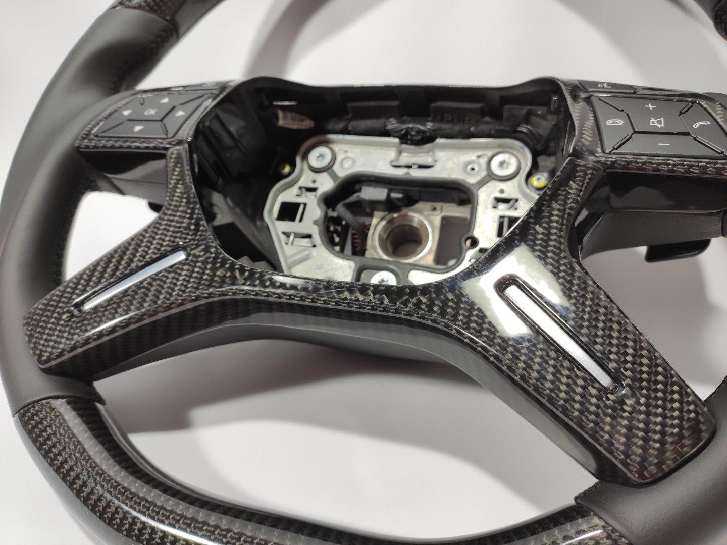 Mercedes-Benz ML W166 GL GLS GLE W292 G W463 W212 E Steering Wheel Leather Carbon Fiber