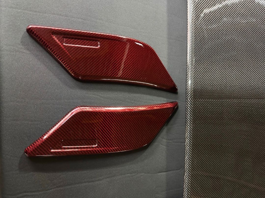 Mercedes-Benz W463 G-Class Brabus Style Black and Red Carbon Fiber Rear Roof Spoiler