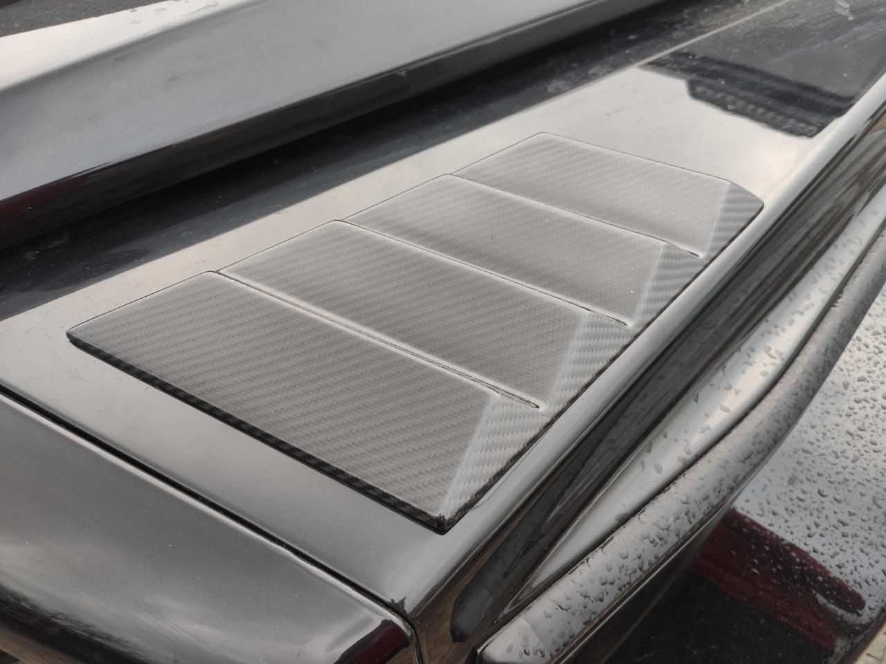 Mercedes-Benz W463 G-Wagon Brabus Style Carbon Fiber Covers Instead of Front Fender Turn Signals