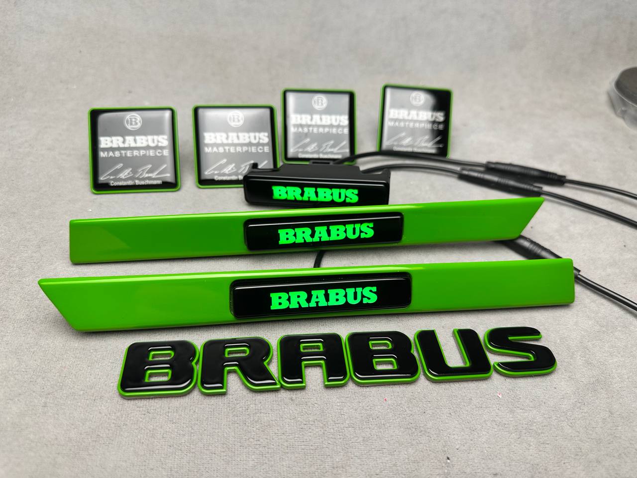 Brabus Style Green Set Grill Emblem Tail Badge Fender LEDs Floor Masterpiece Emblems for Mercedes G Class W465 W464 W463a